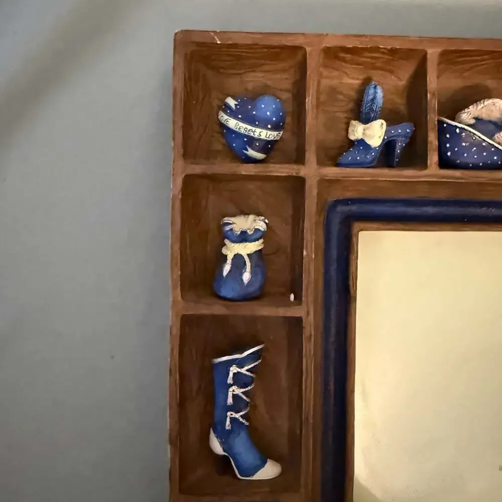 Willow Hall Reflections in Time 4x6 Photoframe with Miniatures